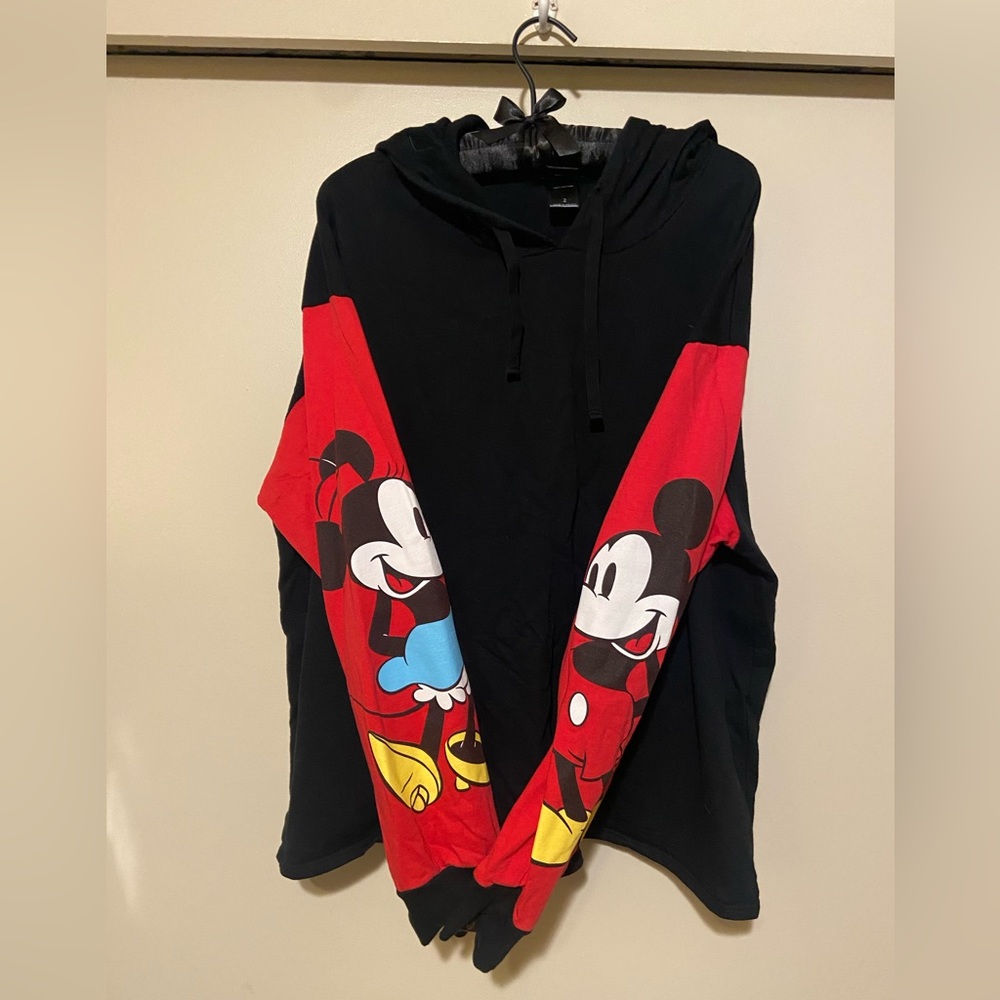 Disney plus size 2 hoodie! Black body w/ red sleeves.Featuring Mickey & Minnie!